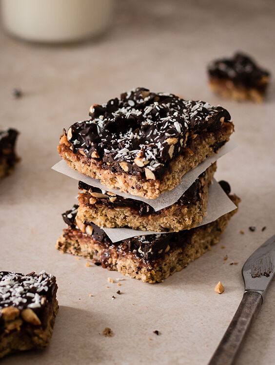 Millionaire bars with chickpeas and raisins