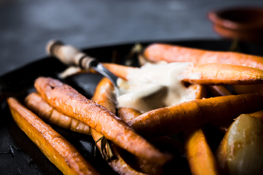 Balsamic vinegar carrots with onion and garlic