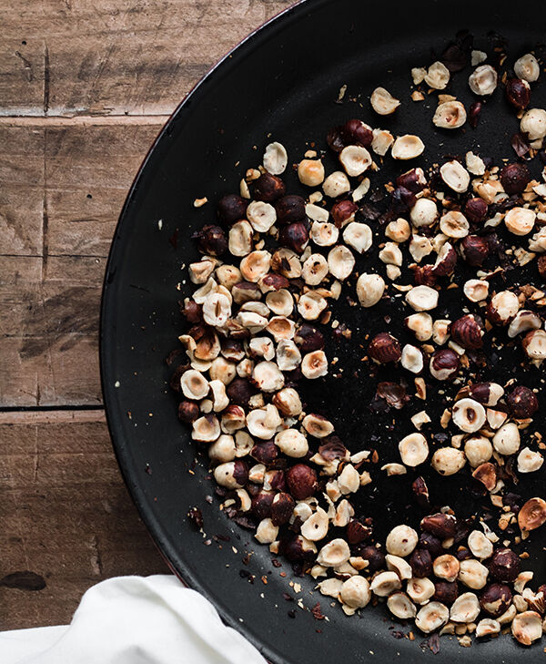 Hazelnuts for topping