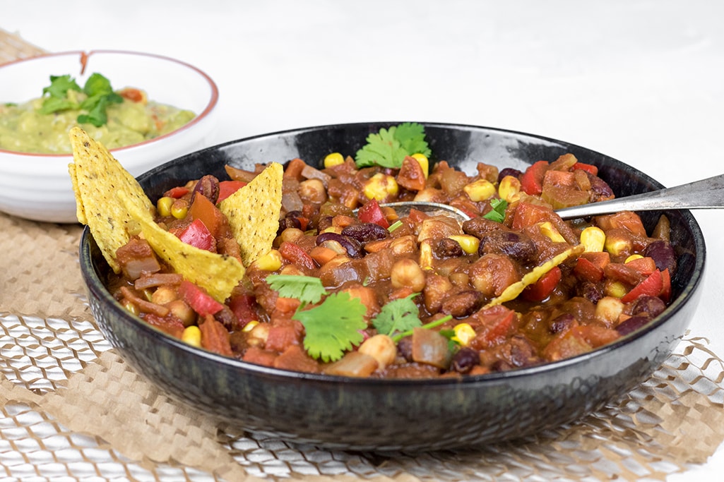 Chili sin carne recipe with guacamole