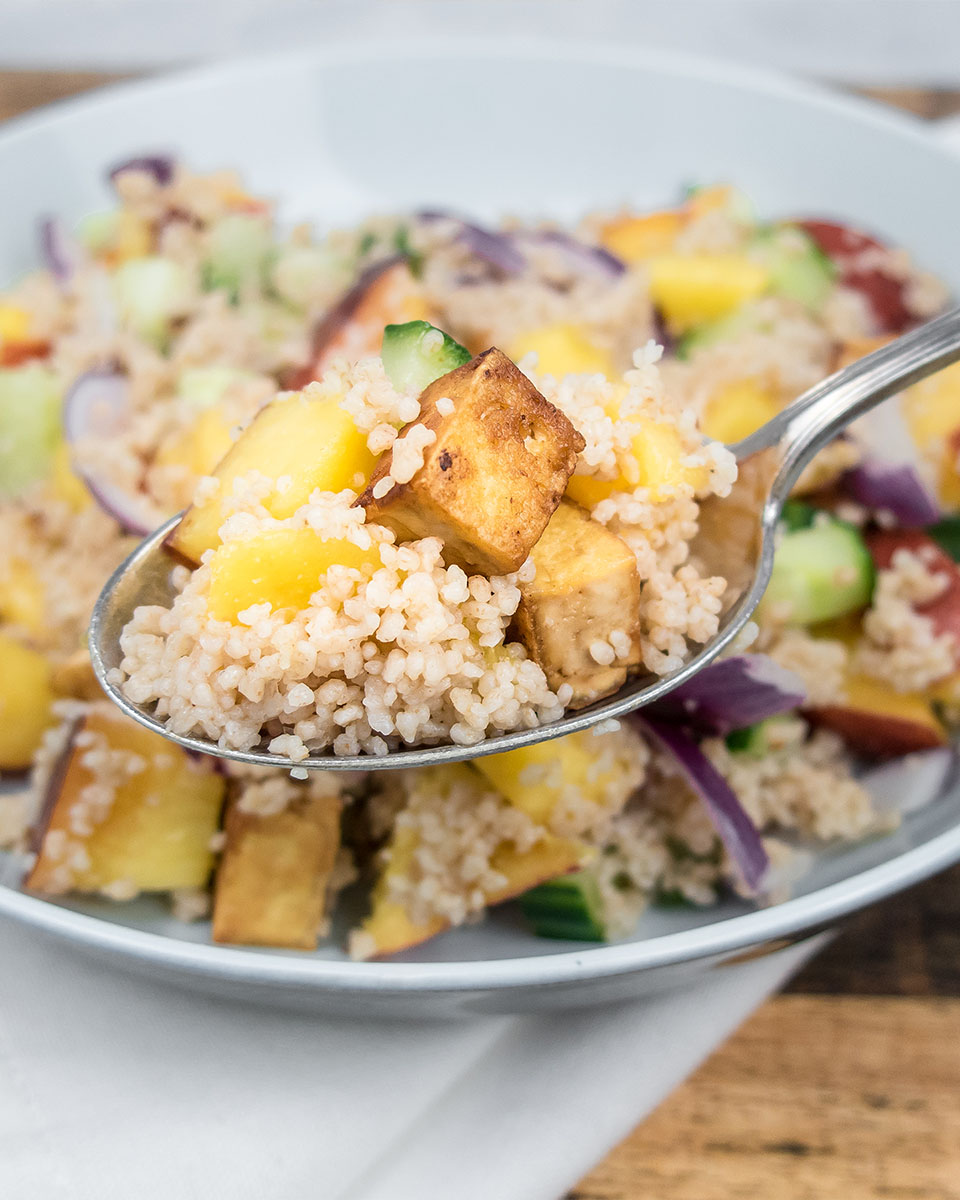 Nectarine salad with couscous, tofu and cucumber, super easy!
