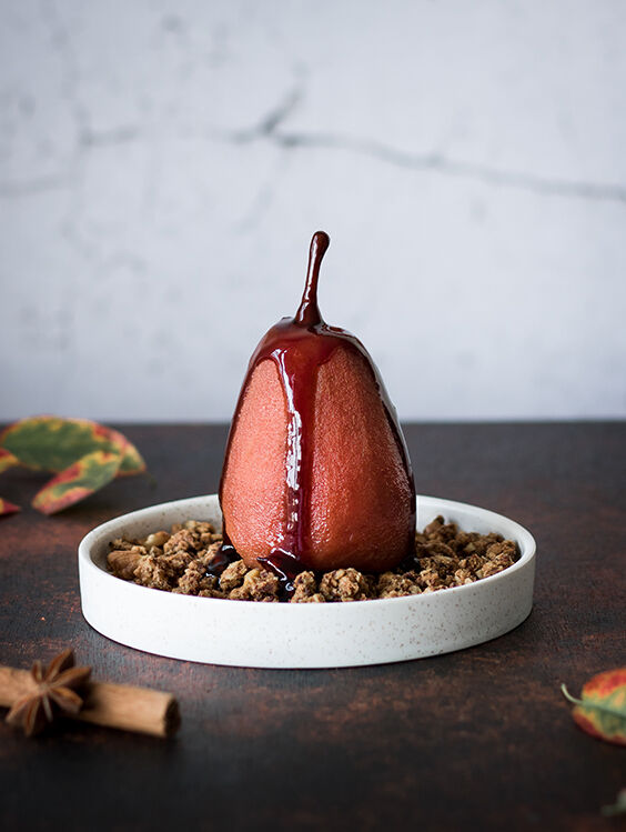 Poached pears with cinnamon