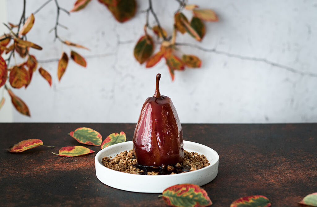 Poached pears with crumble