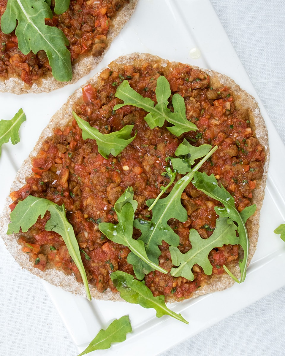 Turkish pizza recipe with plant meat & whole grain bottom