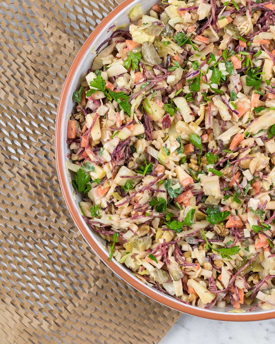 Vegan cabbage slaw (coleslaw) with apple, chicory and fennel!