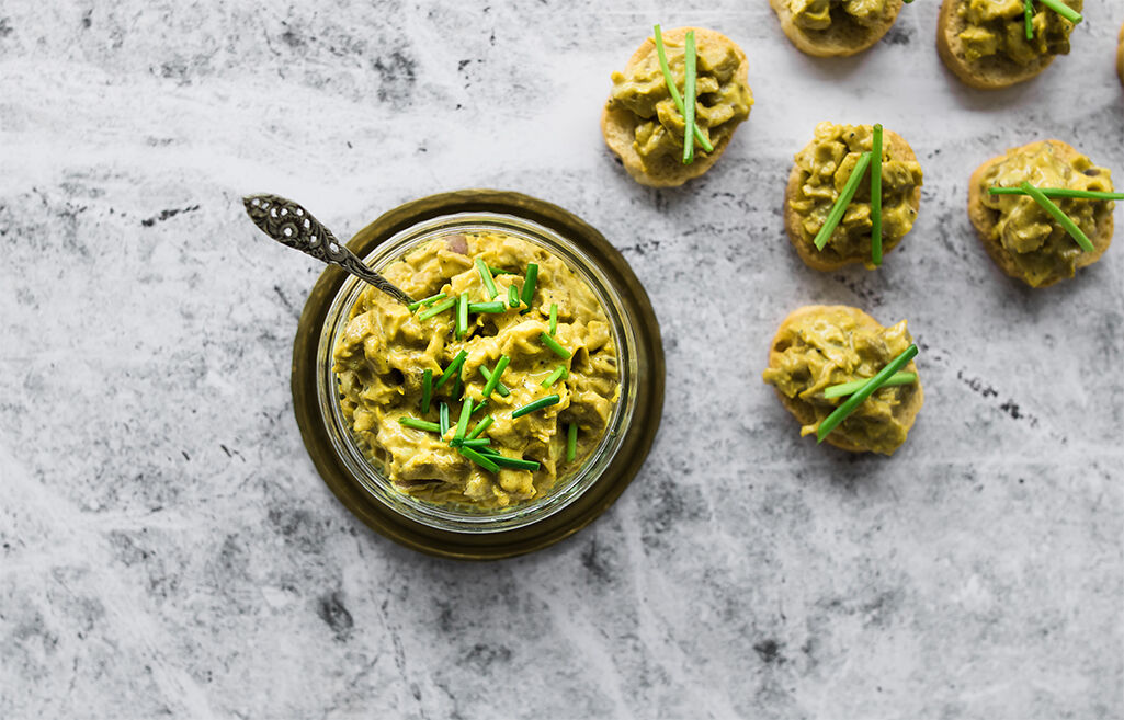 Delicious curried chicken with mango