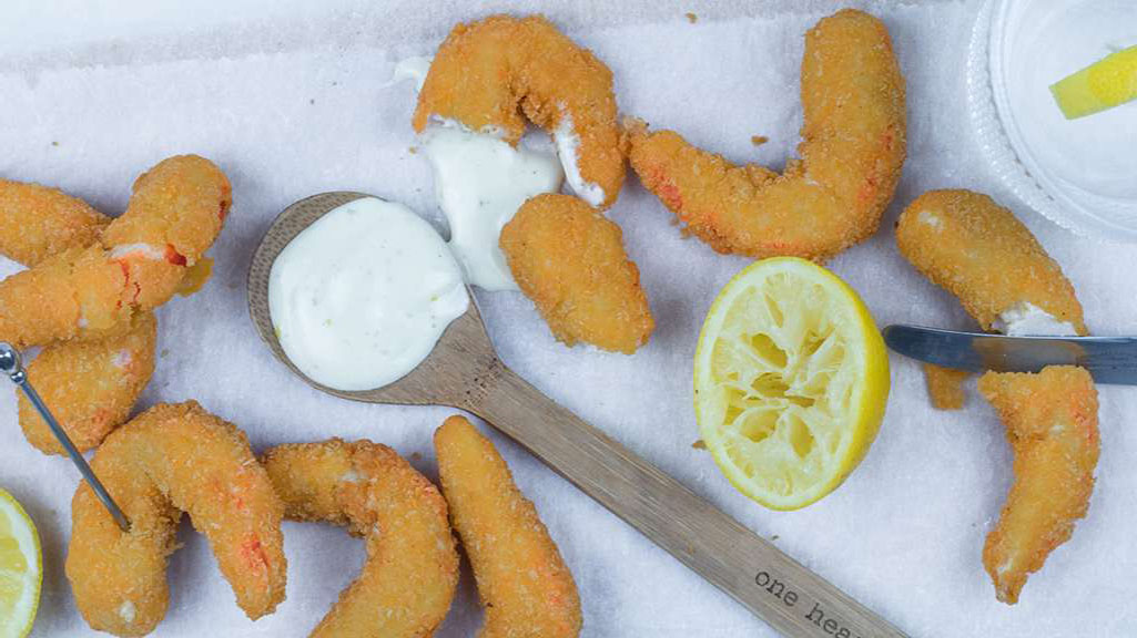 Combine the vegan shrimps with a lemon mayonnaise
