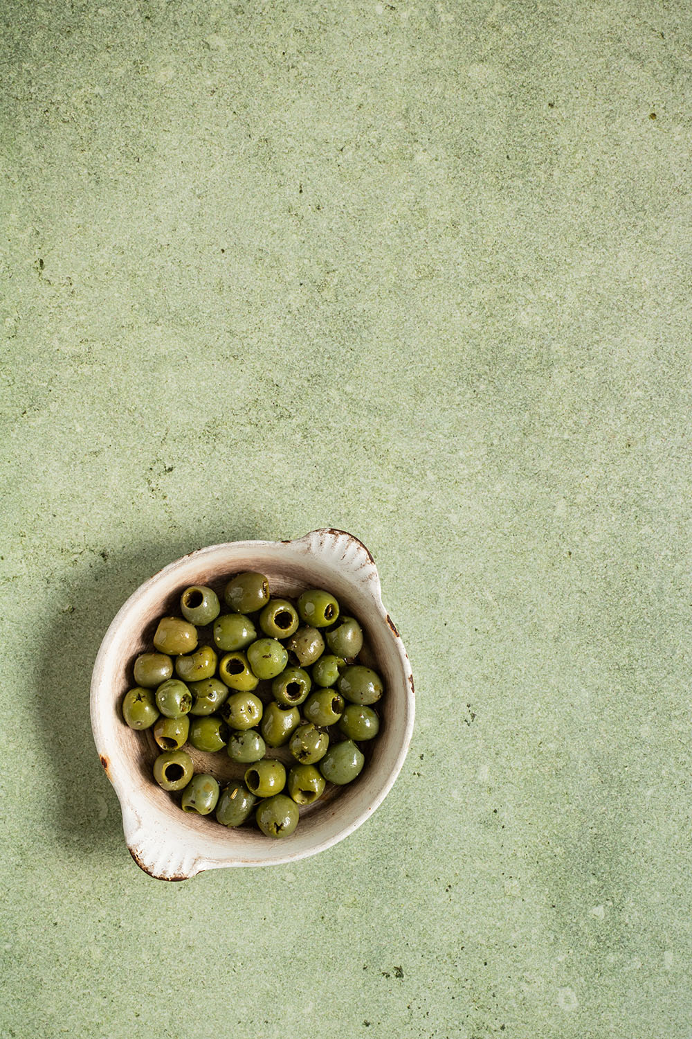 Photo backdrop ‘olive’ has a beautiful shade of green with subtle structures