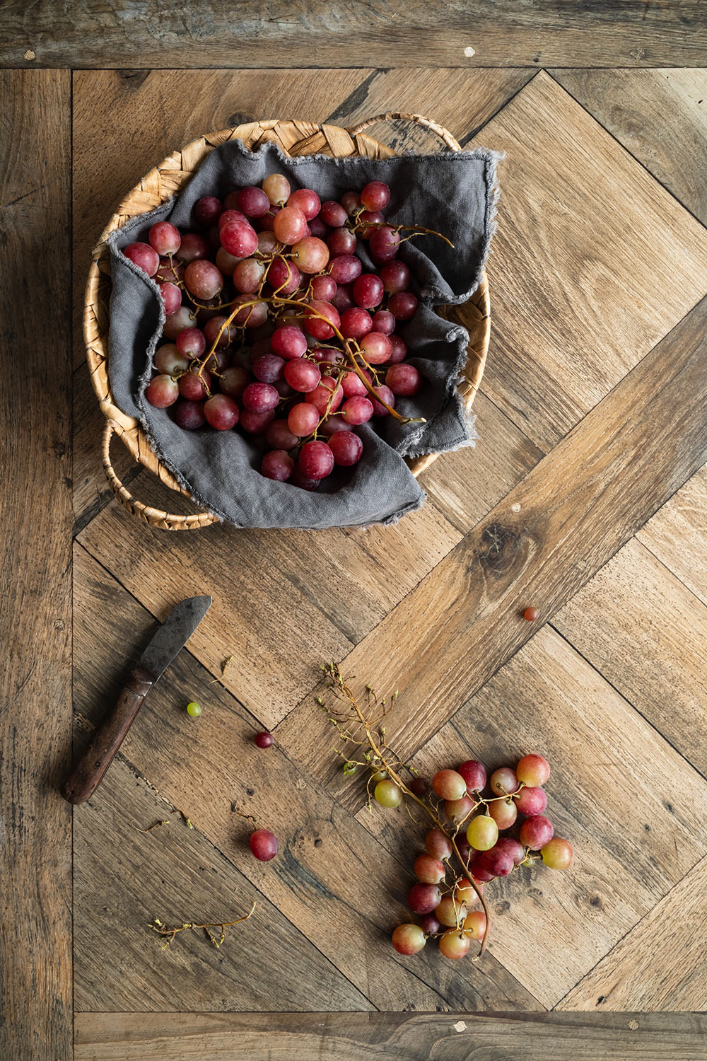 Wooden backdrop ‘bourbon table’ for photography and styling