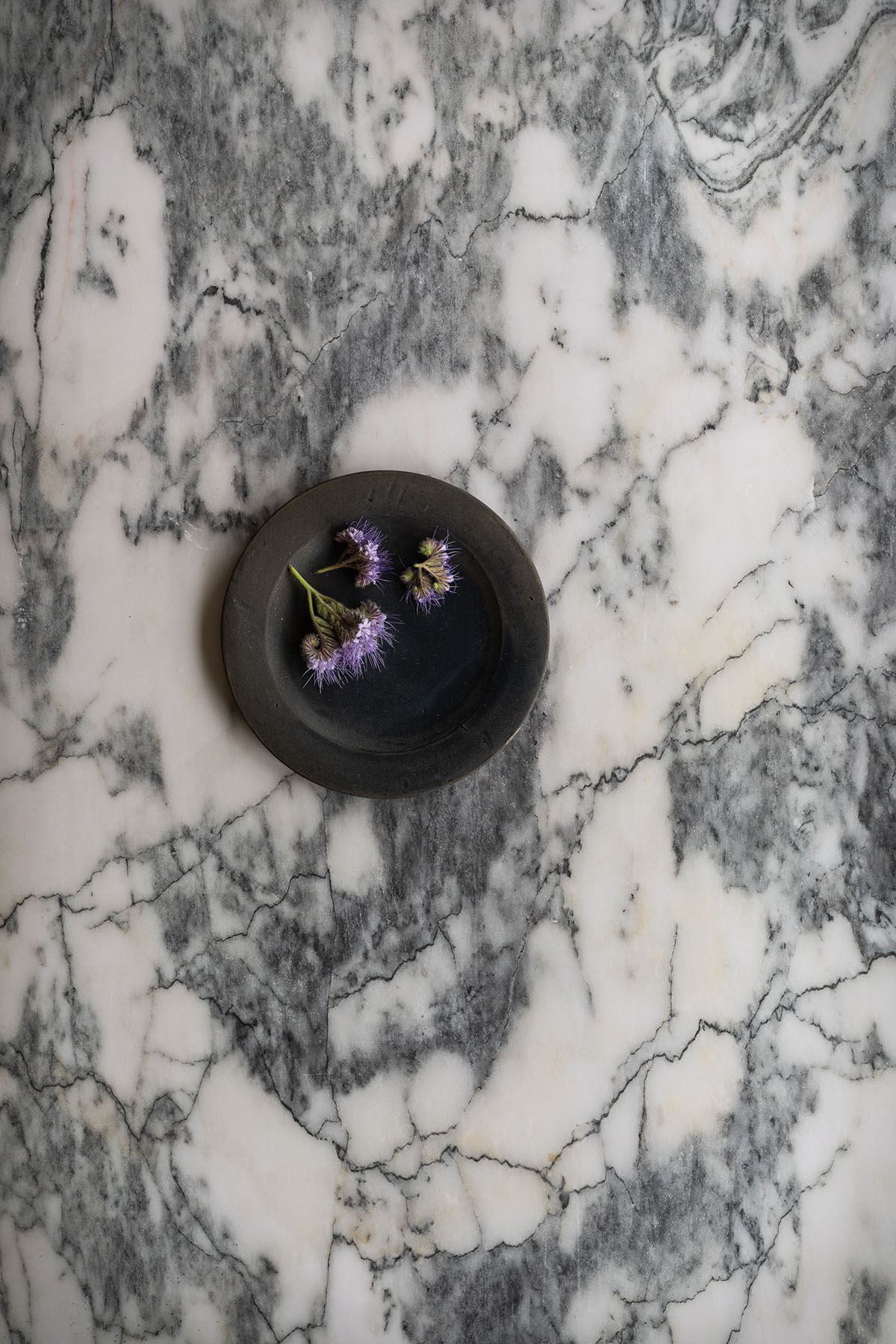 Dramatic marble vinyl styling mat with for creating video and photo