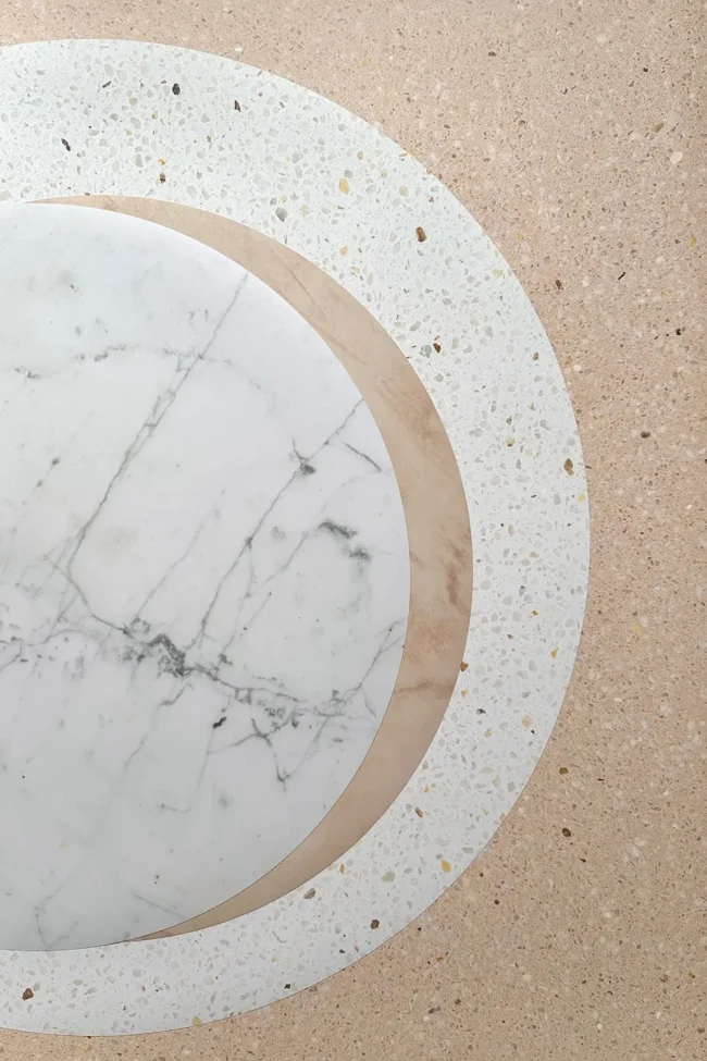 In our e-shop you will find a wide selection of round vinyl backdrops